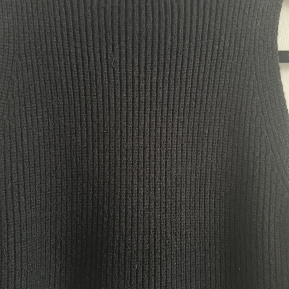 Black Sleeveless Knit Crop Top, Sz M - Picture 9 of 9